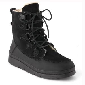 NWT Manitobah Waterproof Lined Boot